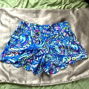 Lilly Pulitzer scalloped Medium shorts